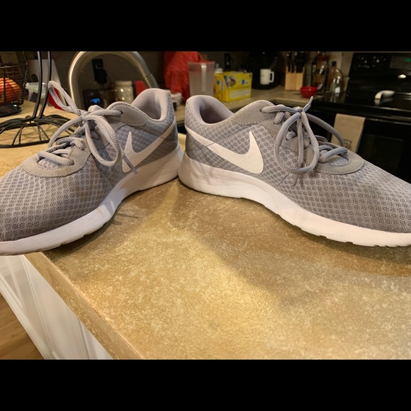 Grey Nike Tanjum Men’s - Size 9 - Picture 4 of 4